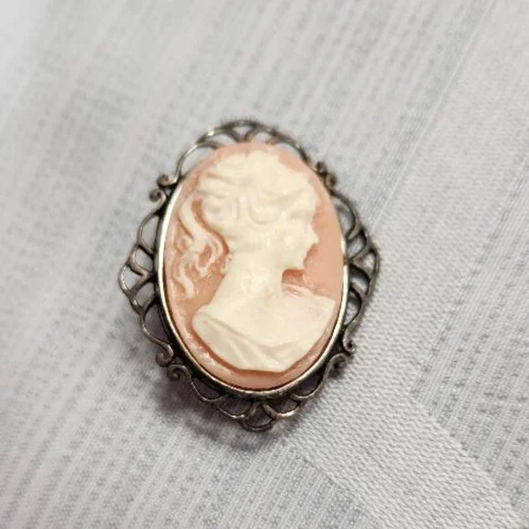 Vintage signed Jezlaine Sterling Silver Cameo Elegant Woman Face pin/brooch - Picture 1 of 2